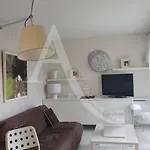 T2 Avec Espace Nuit En Mezzanine Et 2 Terrasses * Σετ